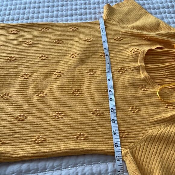 Tahari Women’s Yellow‎ Rib Knit Blouse Size Small - Picture 6 of 7